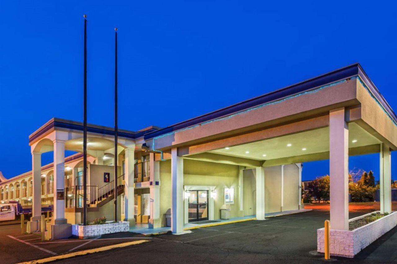 Days Inn By Wyndham Ashland Exterior photo
